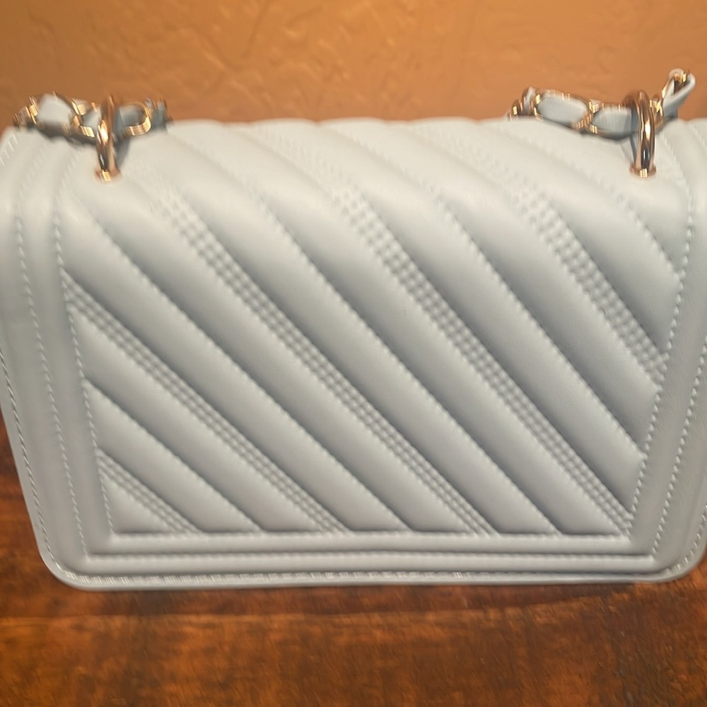 Elegant Baby Blue Quilted Vegan Leather Shoukder/Crossbody Bag Like New - Picture 5 of 7